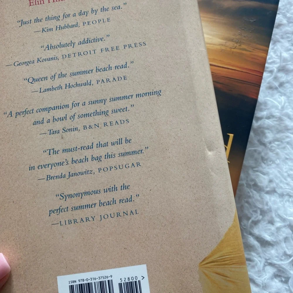 Bundle of 3 Elin Hilderbrand Hardcover Novels – Bestselling Beach Reads! - Picture 7 of 7
